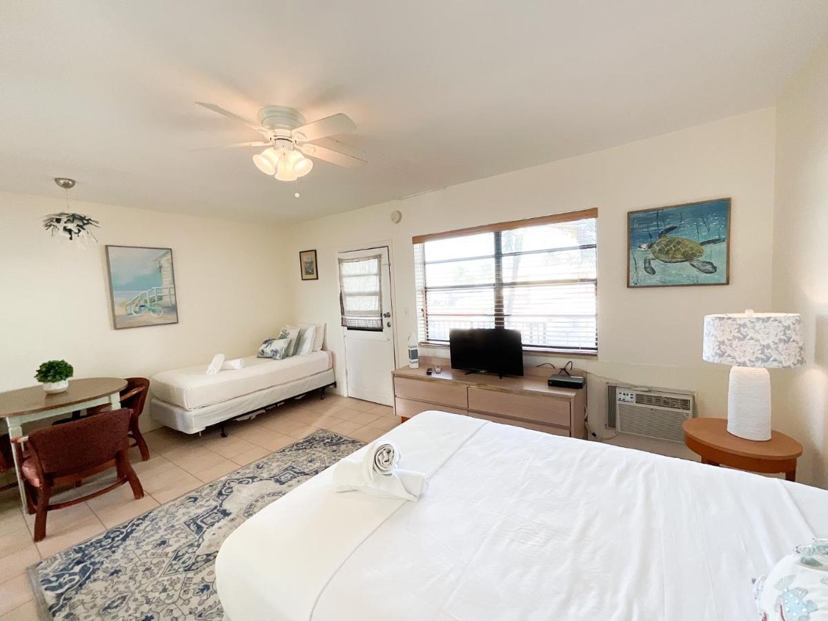 Tropic Isle Hotel & Apartment ฮอลลีวูด ภายนอก รูปภาพ